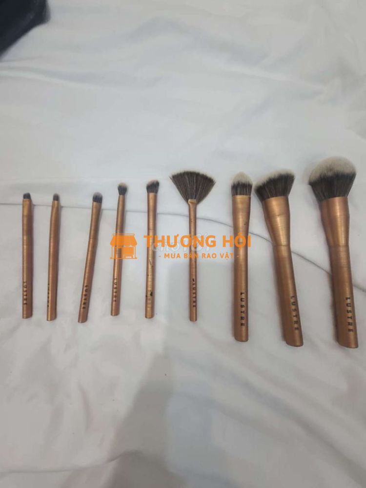 Pass bộ cọ LUSTRE và mỹ phẩm