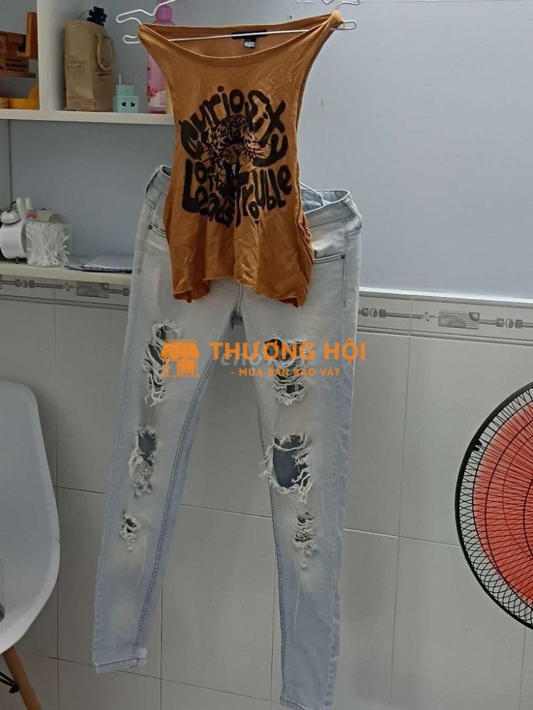 Áo của forever 21, quần của Mango chính hãng