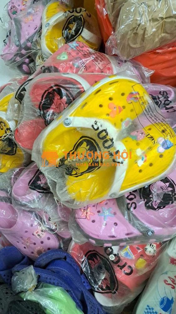 nghỉ bán ..em cần thanh lý shop dép 600 đôi