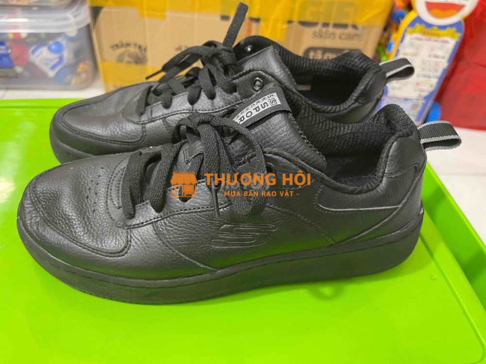 Sneaker Skecher đen size 38 chân 24cm mua ở Mỹ