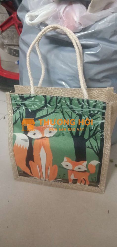 Túi xách cở vừa cho cả nam và nữ