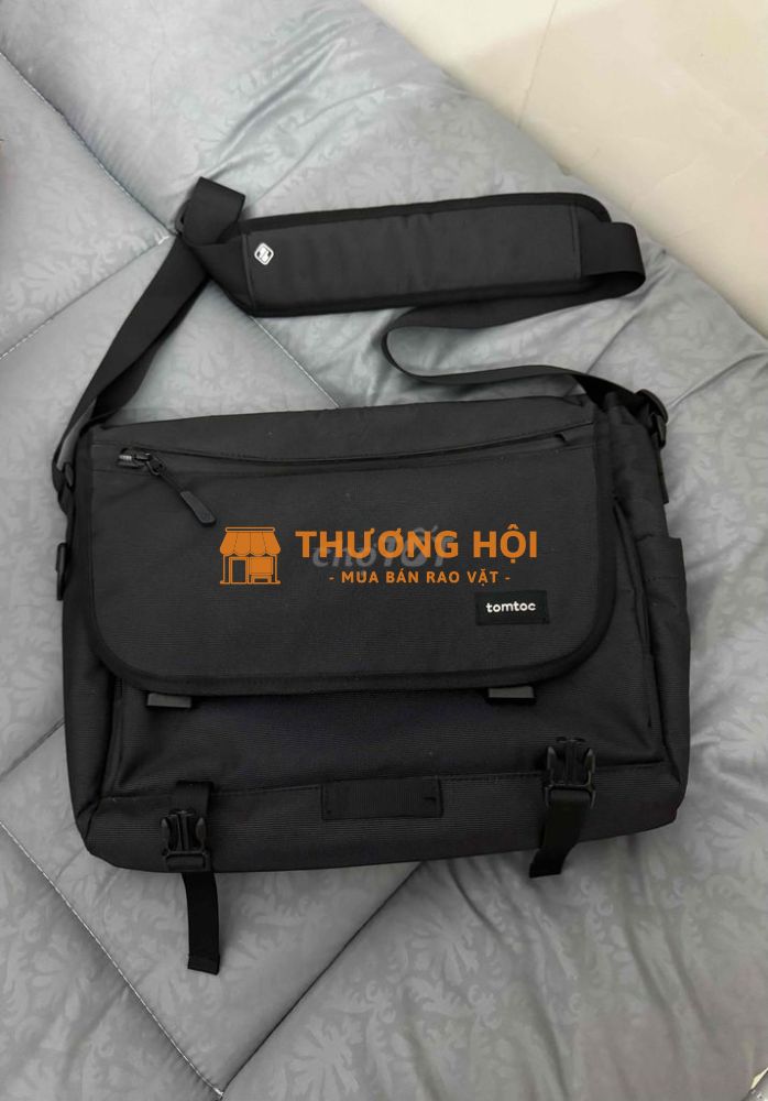 Túi đeo chéo Tomtoc chính hãng