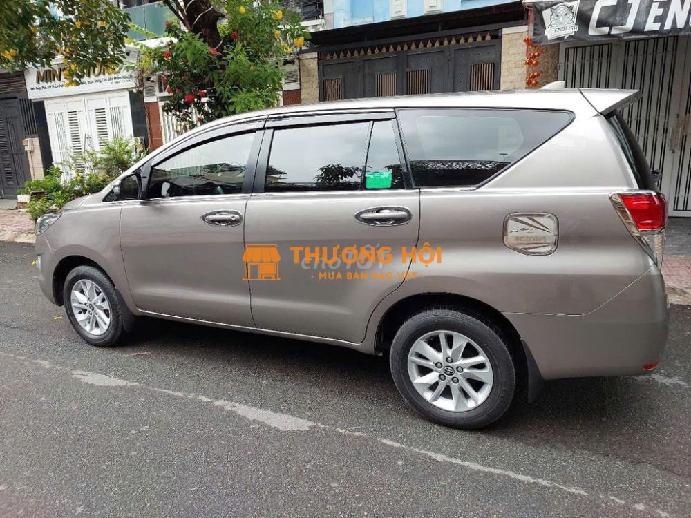 Xe Innova 2019 số sàn gia đình ít đi