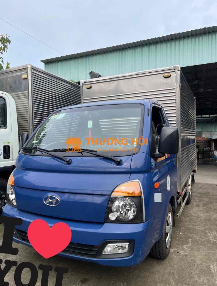 HYUNDAI 1.5 Tấn , thùng kín, xe zin, sx 2020