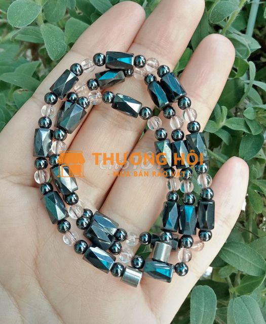 Vòng cồ Nữ đá huyết áp còn mới đẹp, đeo lên