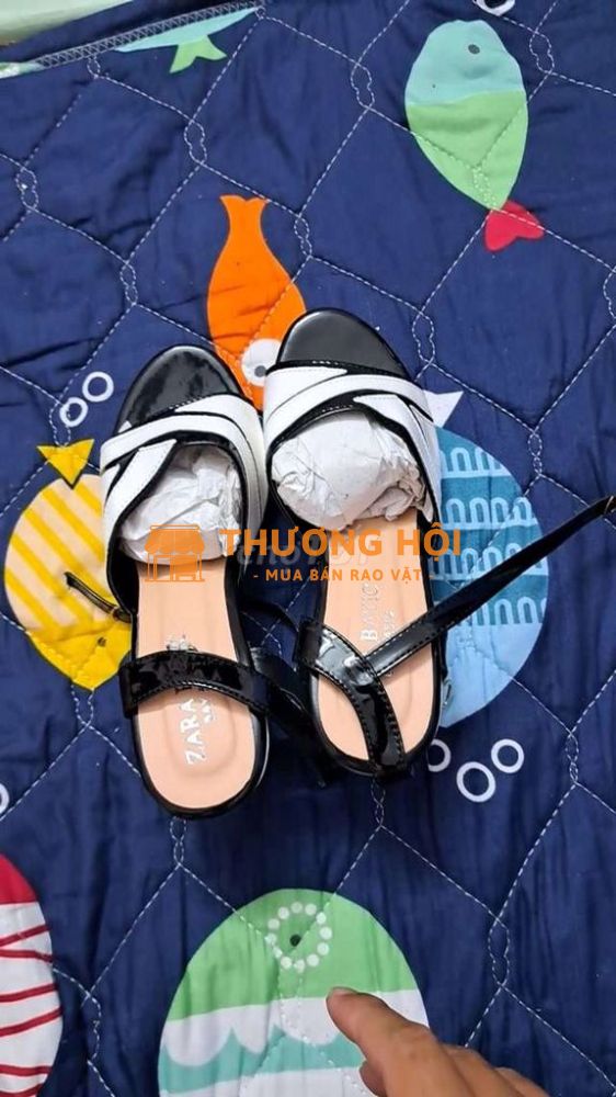 Giày cao gót Zara da đen trắng size 37
