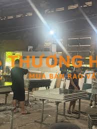 Tuyển nam lao động cho công ty sản xuất bảng viết