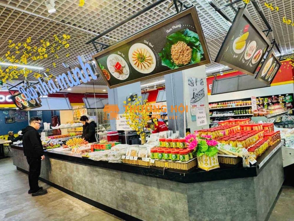 Bếp & Phụ bếp nấu siêu thị WinMart