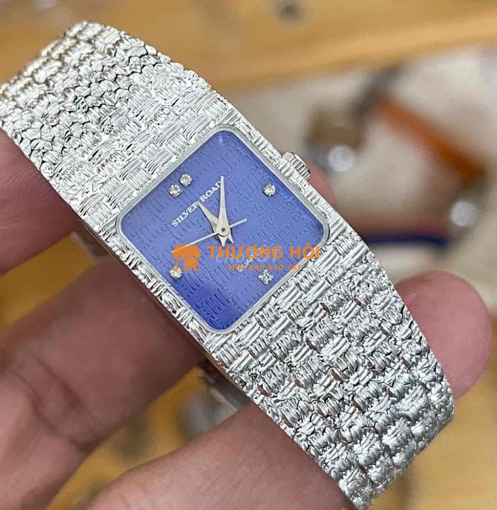 Đồng Hồ tank nhỏ mặt tím rất đẹp.
