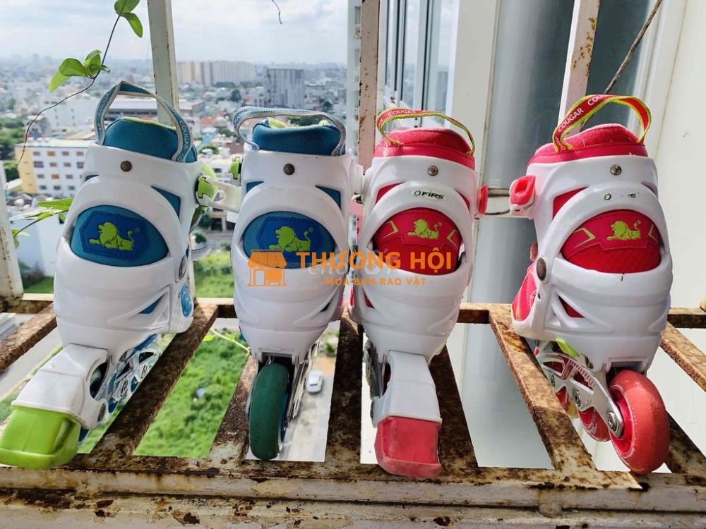 cần thanh lý 2 đôi giày như hình
