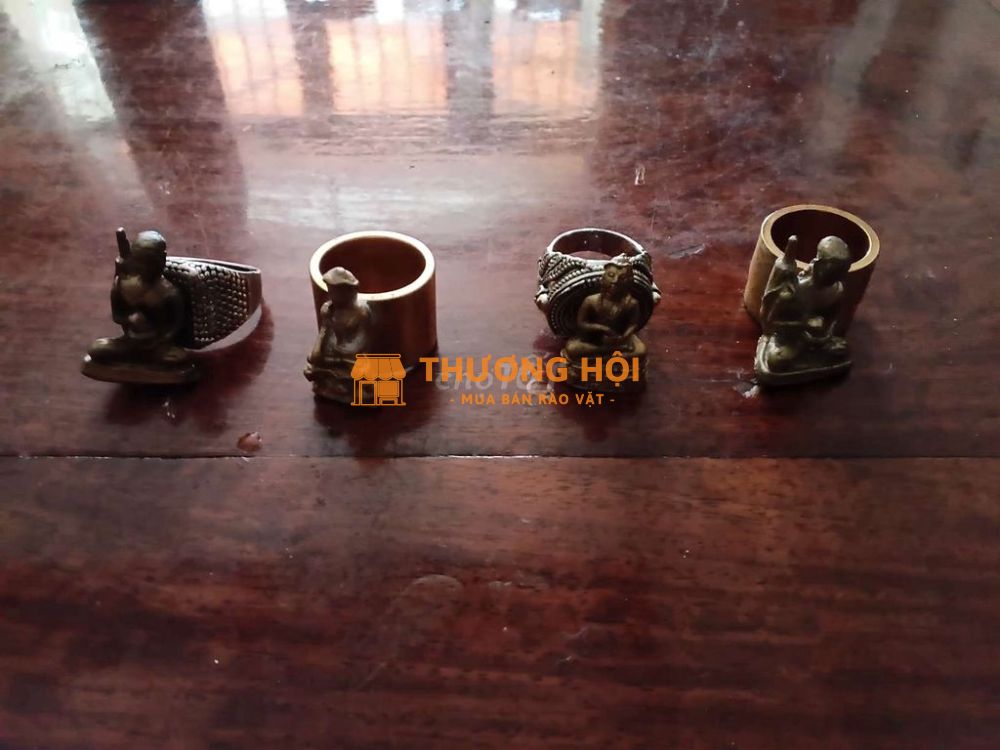 Nhẫn lạ