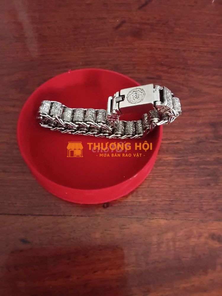 Lắc tay bạc thái