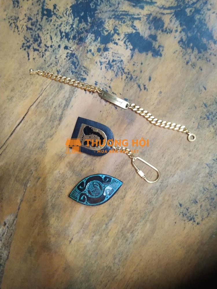 lắc tay ,cài áo và móc khóa