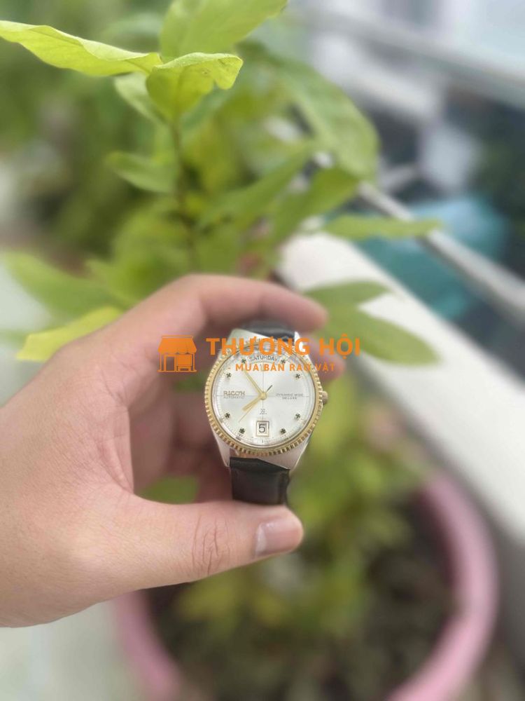 Đồng hồ Ricoh cơ cót tự động