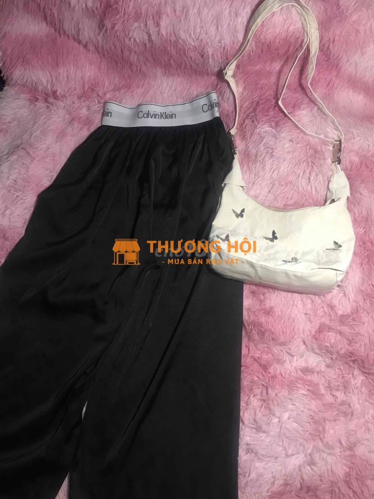 túi xách gắn charm bướm