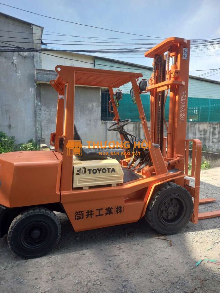 Cần bán xe nâng toyota 3t máy dầu số tự động