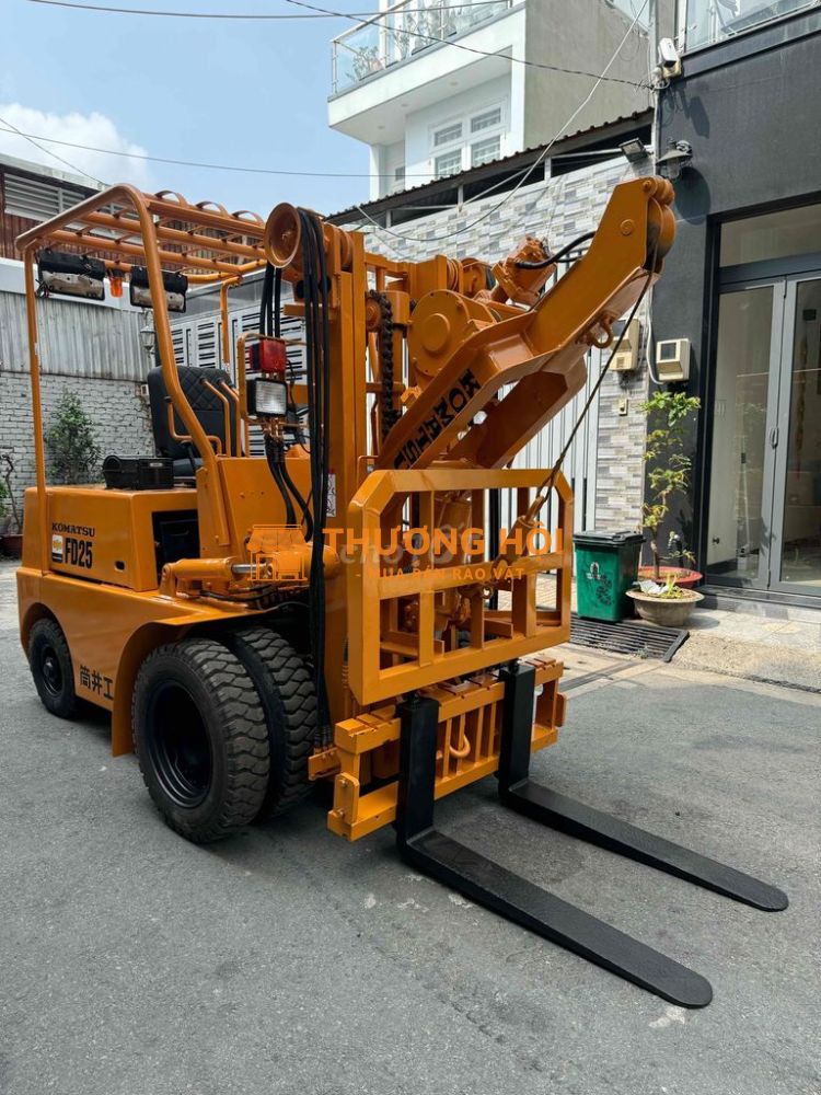 XE NÂNG, CẨU, LẬT ĐỔ 2.5 TẤN.