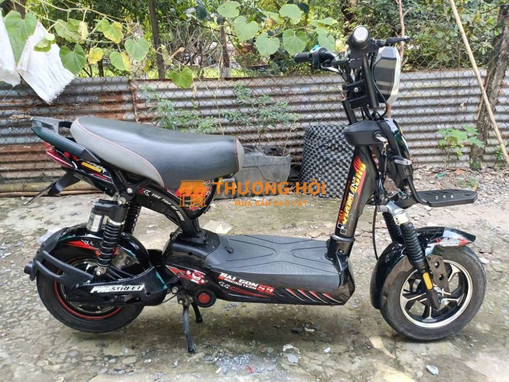 Xe M133 màu đỏ đen , Lốp xe ko săm