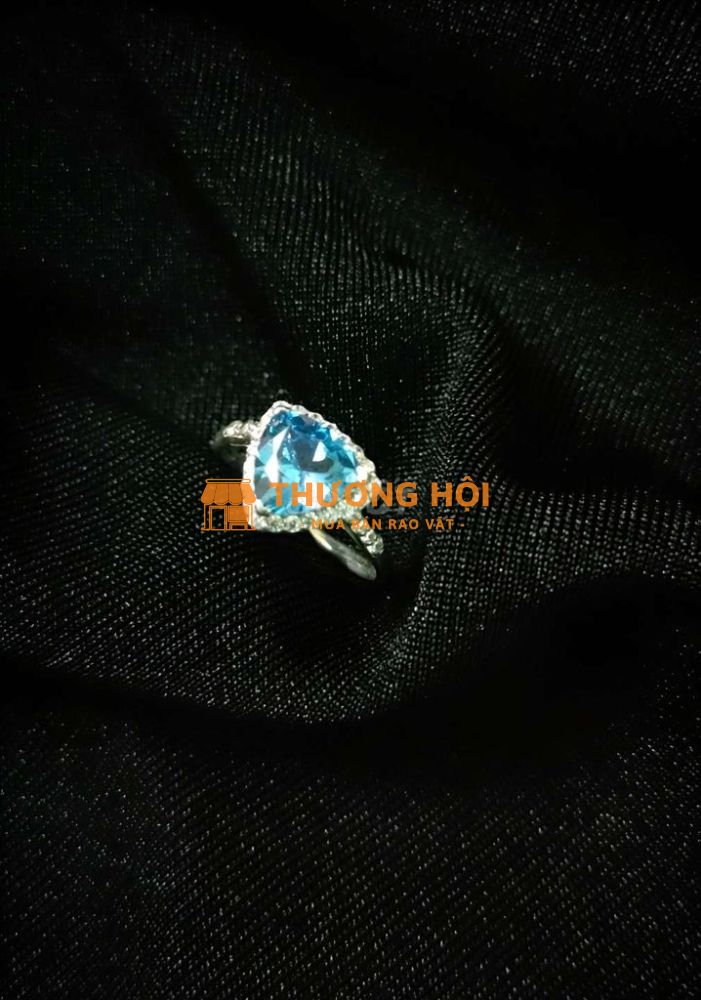 Nhẫn bạc PNJ đính đá Topaz