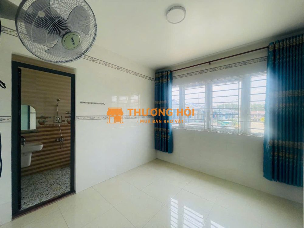 Bán shophouse Oasis City, Bến Cát, nội thất đẹp y hình sang tên ngay, cạnh trường Việt Đức