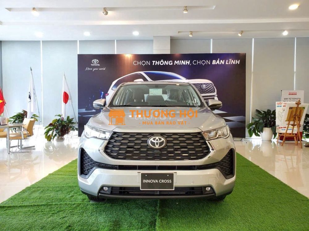 Innova Cross 2.0V 2025 - Xe Giao Ngay