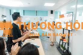 Nhân viên phòng phát triển và hỗ trợ đối tác