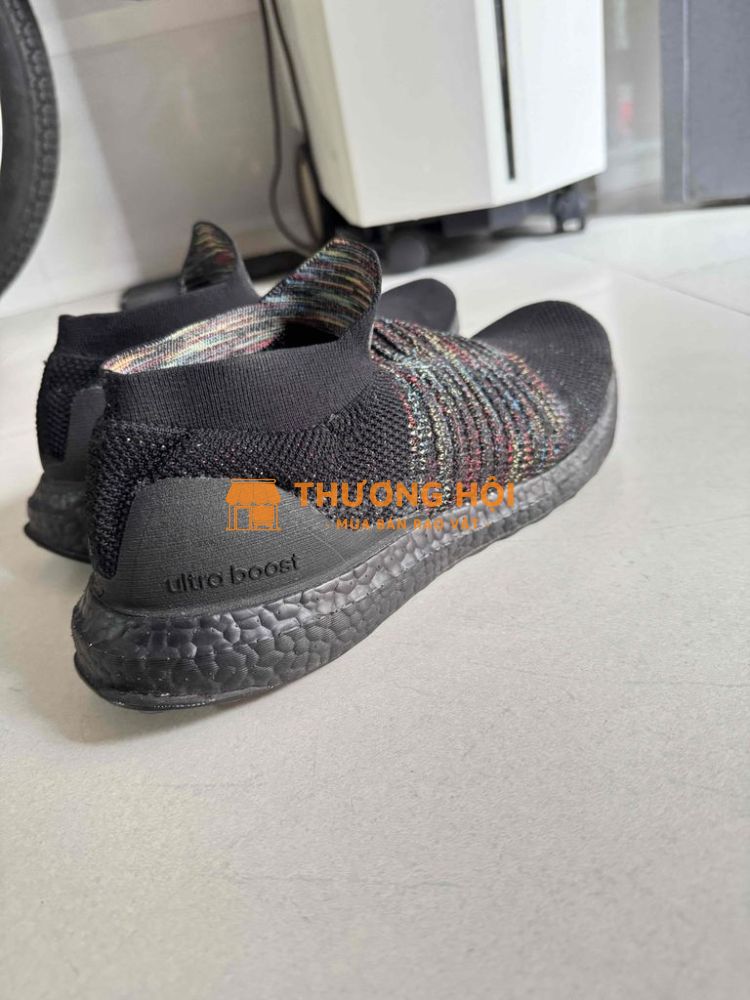 Giày adidas ultraboost laceless Black còn đẹp