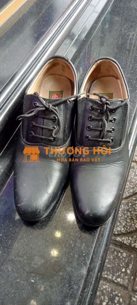 Giày size 38 .