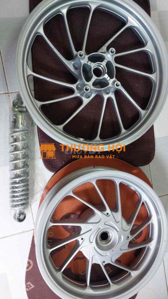 Mới mua sh mode2025 thay bánh và phuộc đồ chơi nên