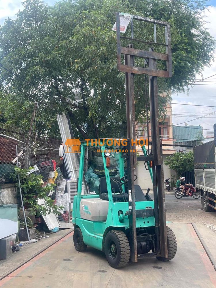 xe nâng 1,5t máy dầu số sà