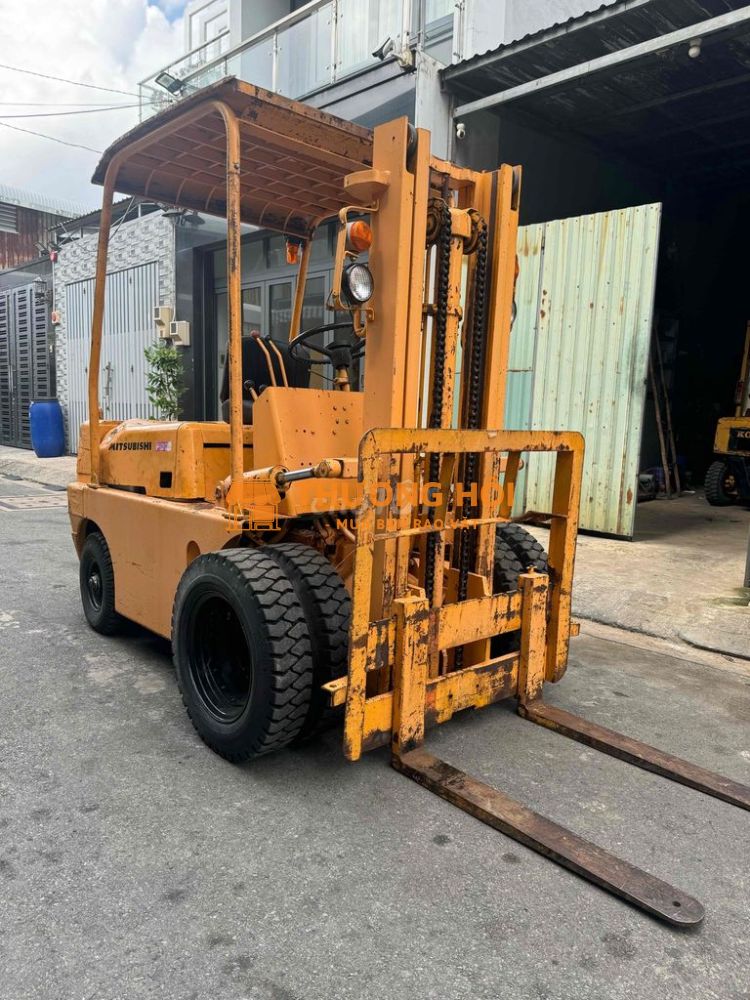 XE NÂNG MITSSUBISHI 2.0 TẤN. MÁY DẦU