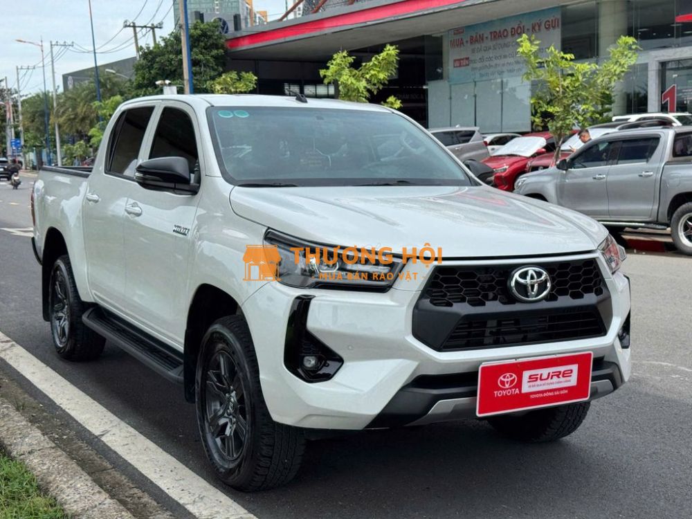 Toyota Hilux 2024 2.4AT - 8.700km - GIÁ CÒN GIẢM
