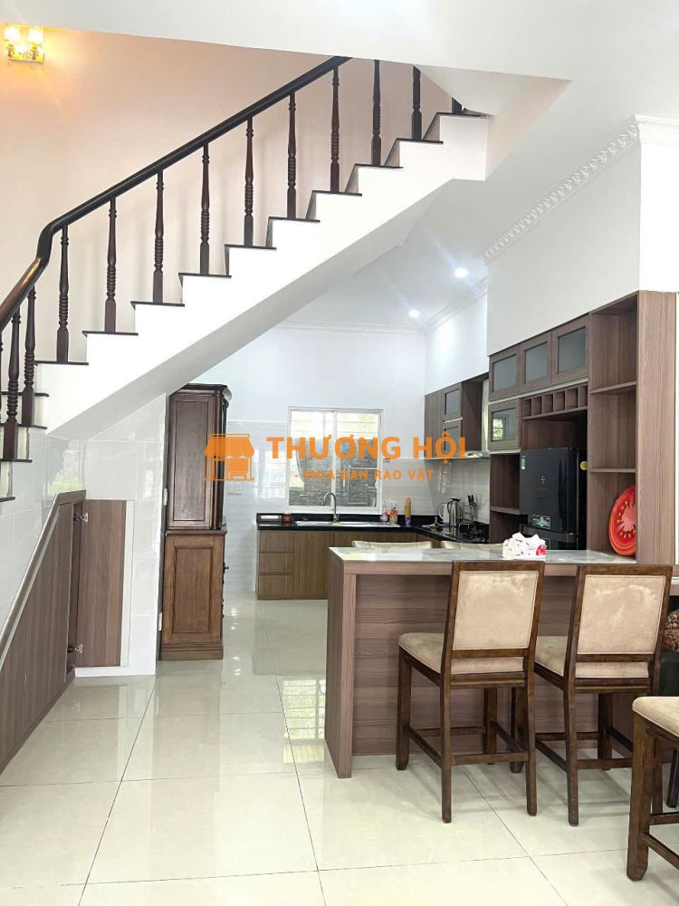Cần cho thuê gấp biệt thự 4PN, 5WC làng chuyên gia The Oasis, An Phú, Thuận An, Bình Dương