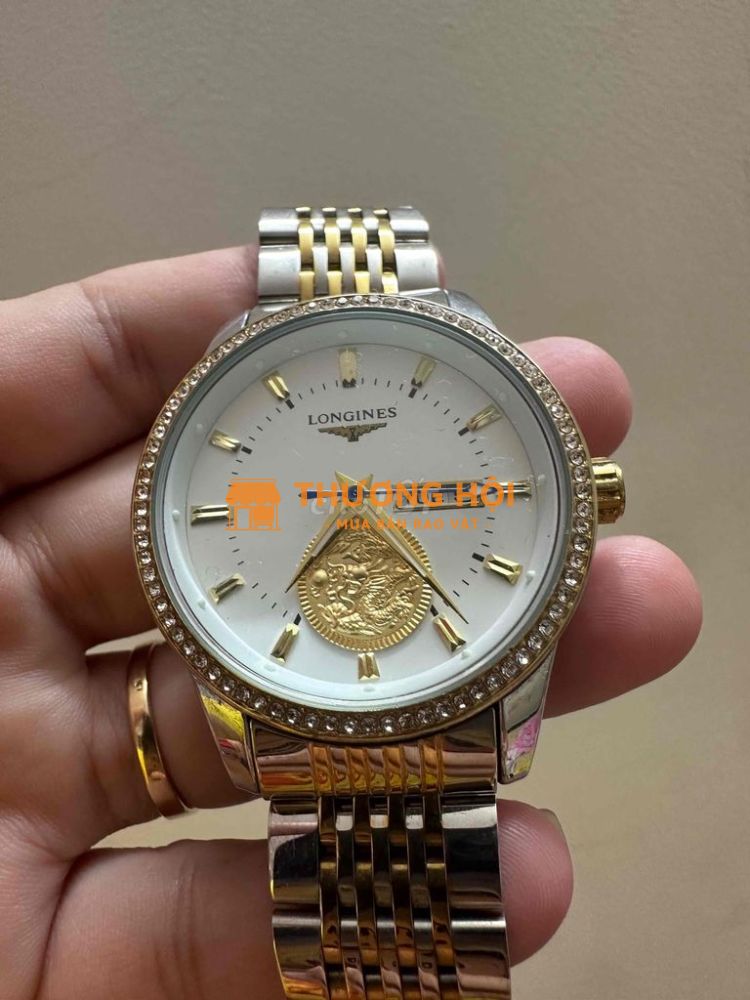Đồng hồ đính kim cương nhân tạo Moisanite