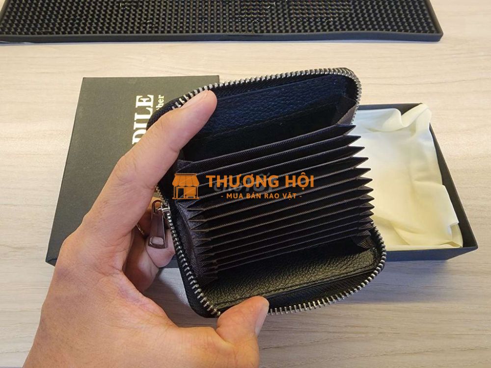 Ví da cá sấu
