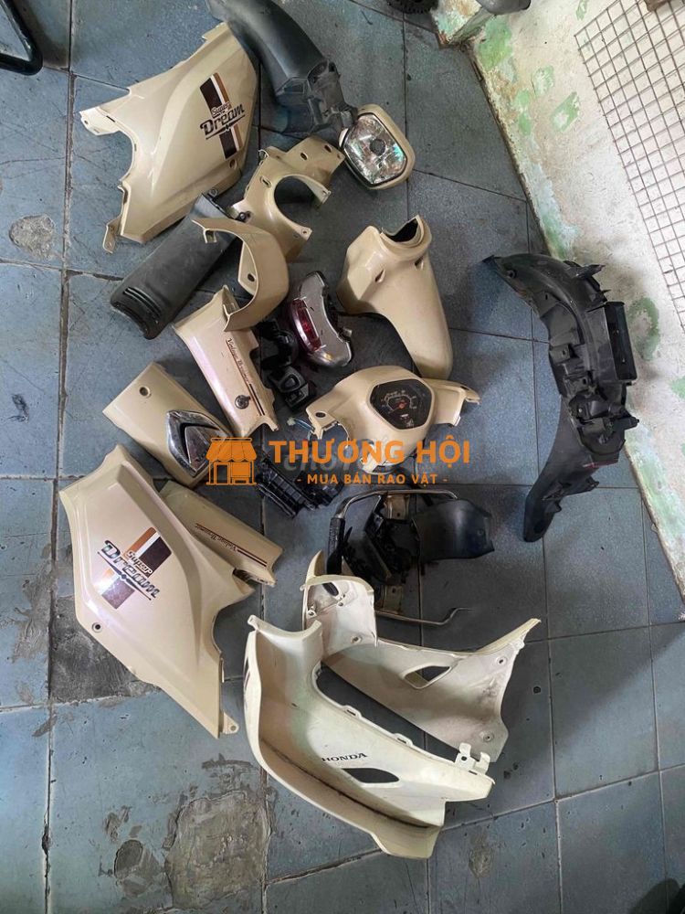 bộ áo + ít phụ kiện theo xe , ae xem hết vide