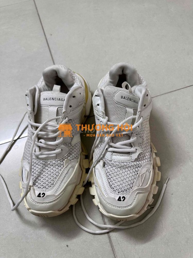 Giày sneaker