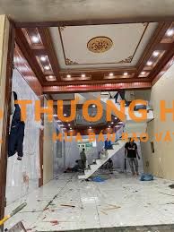 Cần tuyển 2 thợ phụ ốp tấm PVC