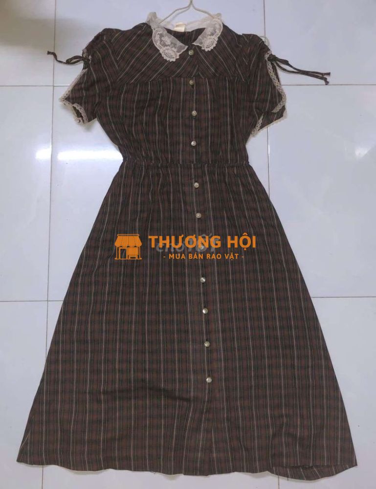 Đầm kiểu cổ ren