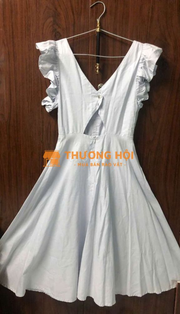Đầm xanh kiểu cổ chữ V