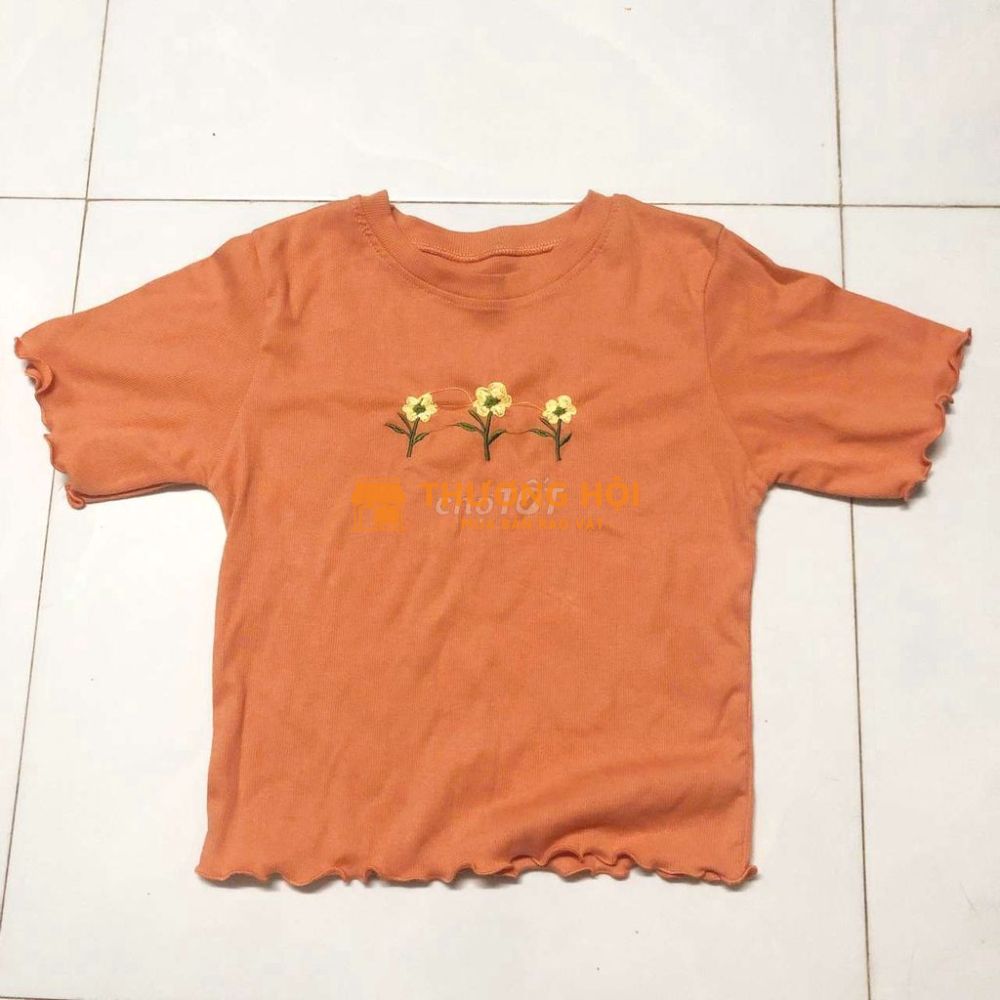 Áo croptop hoa màu cam