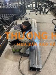 Thợ sắt dân dụng và phụ sắt