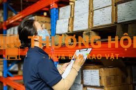 CẦN GẤP 2 THỦ KHO LÀM VIỆC TẠI NHÀ MÁY DĨ AN