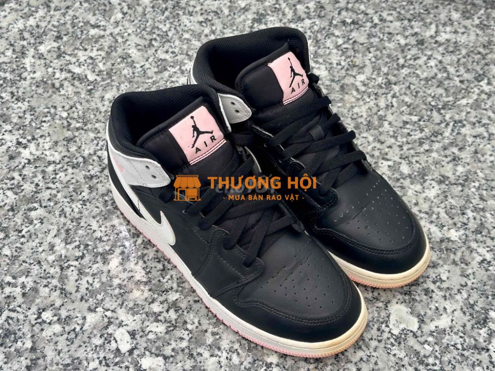 Air Jordan 1 Mid – Black Arctic Pink