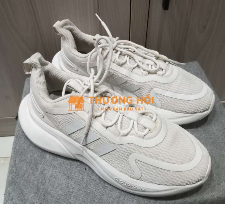 Giày thể thao Adidas