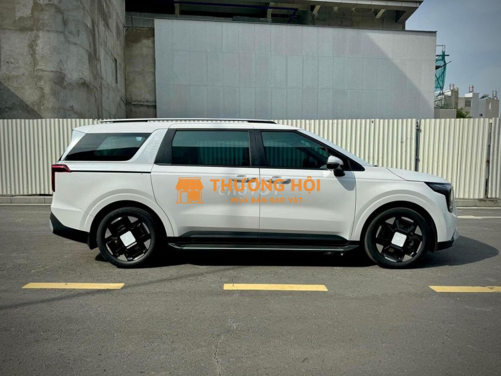 KIA CARNIVAL 2025 XE GIAO NGAY