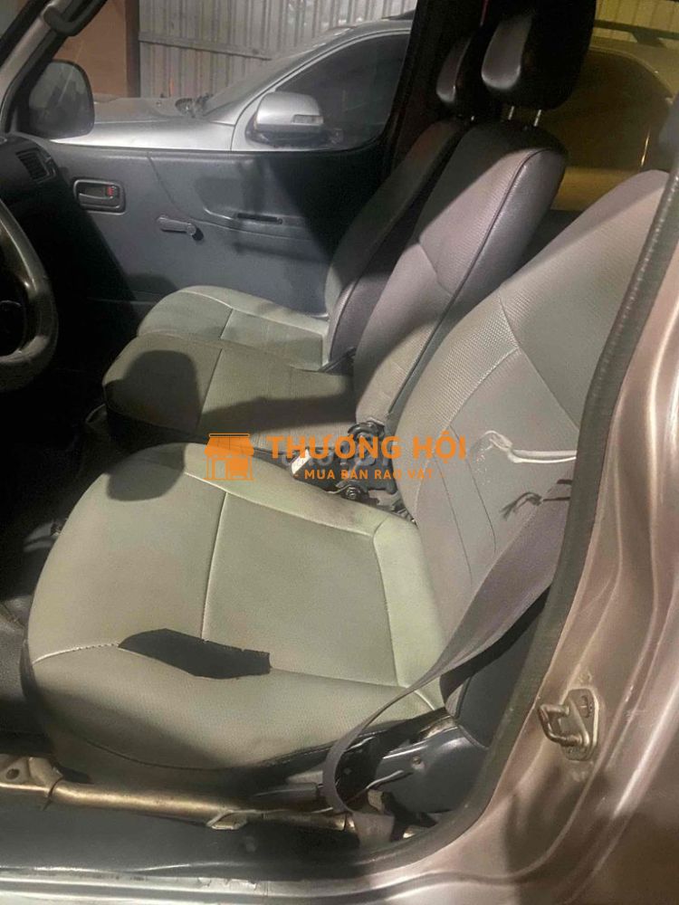 Toyota Hiace 2005 Van 6 ghế