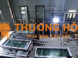 Tuyển thợ cửa nhôm kính