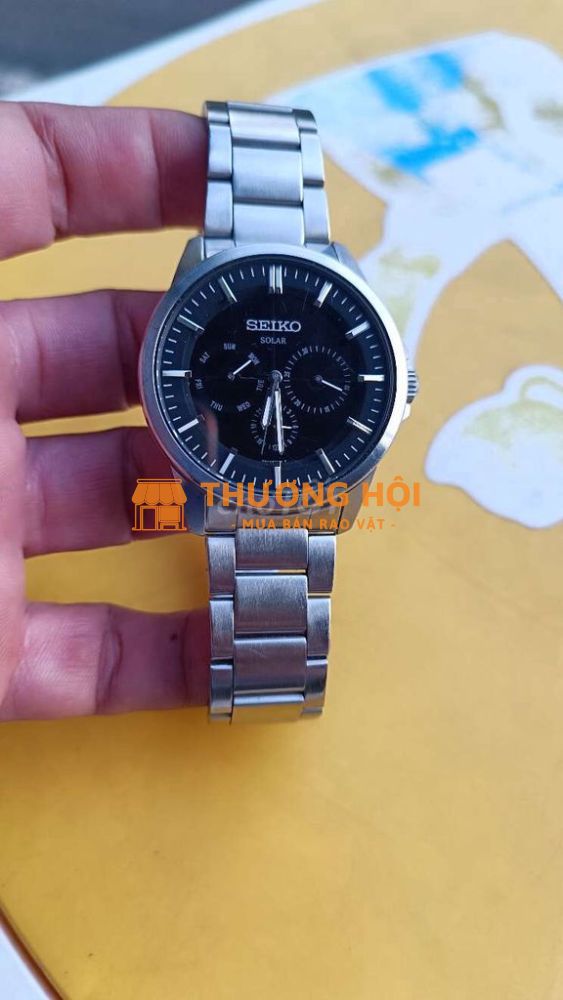 2c đồng hồ Seiko pin và năng lượng