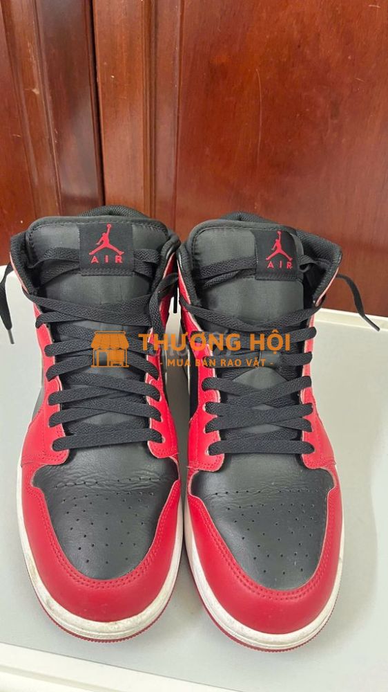 Jordan 1 Black gym red (10.5US) = 44.5 VN